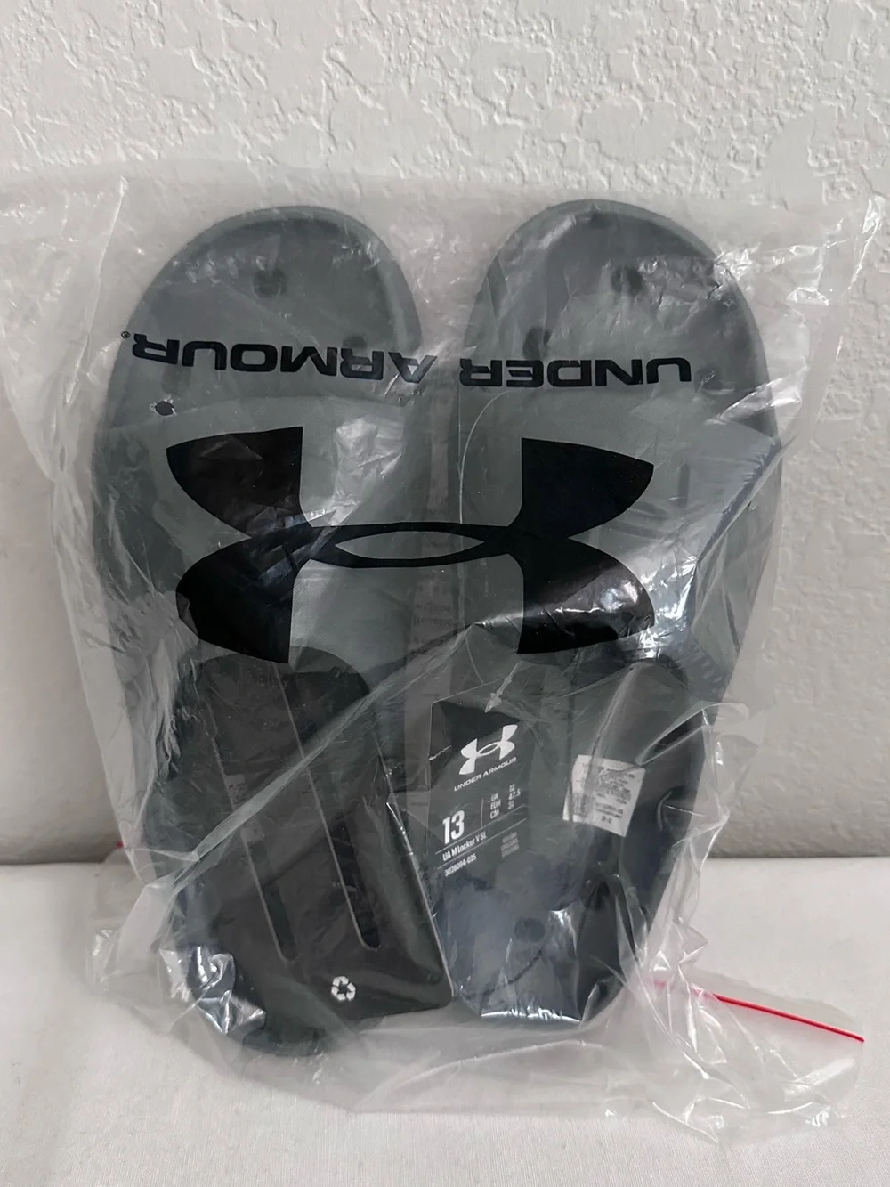 Under Armour Men’s Locker V Sandals Size 13 Gray